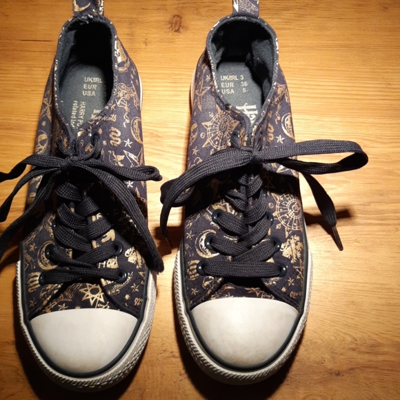 Primark Other - HARRY POTTER Primark Navy/ Gold Size 5 Sneakers